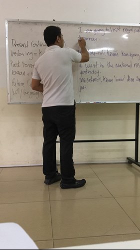 Look-Gruu_Teaching_Cambodia_Khmer